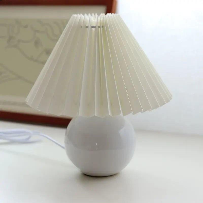 Vintage Pleated Table Lamp - HuxoHome